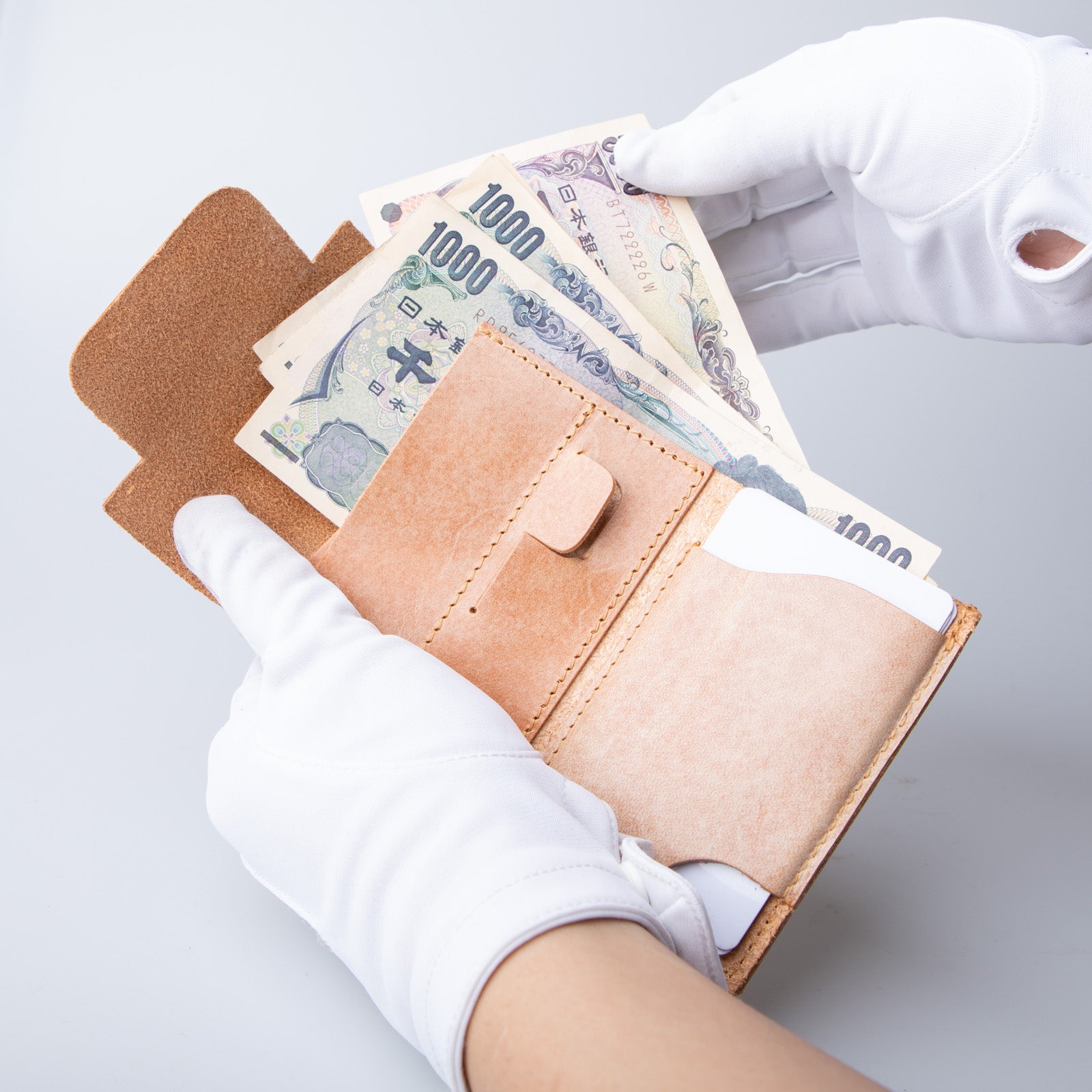White Wax Hardware-Free Wallet Bifold Wallet Tochigi Leather JAPAN FACTORY MANO